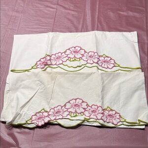 Antique Floral Embroidered Pillowcase Set - White and Pink